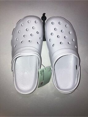 Size 7 White Clog Slip-On Shoes NWT